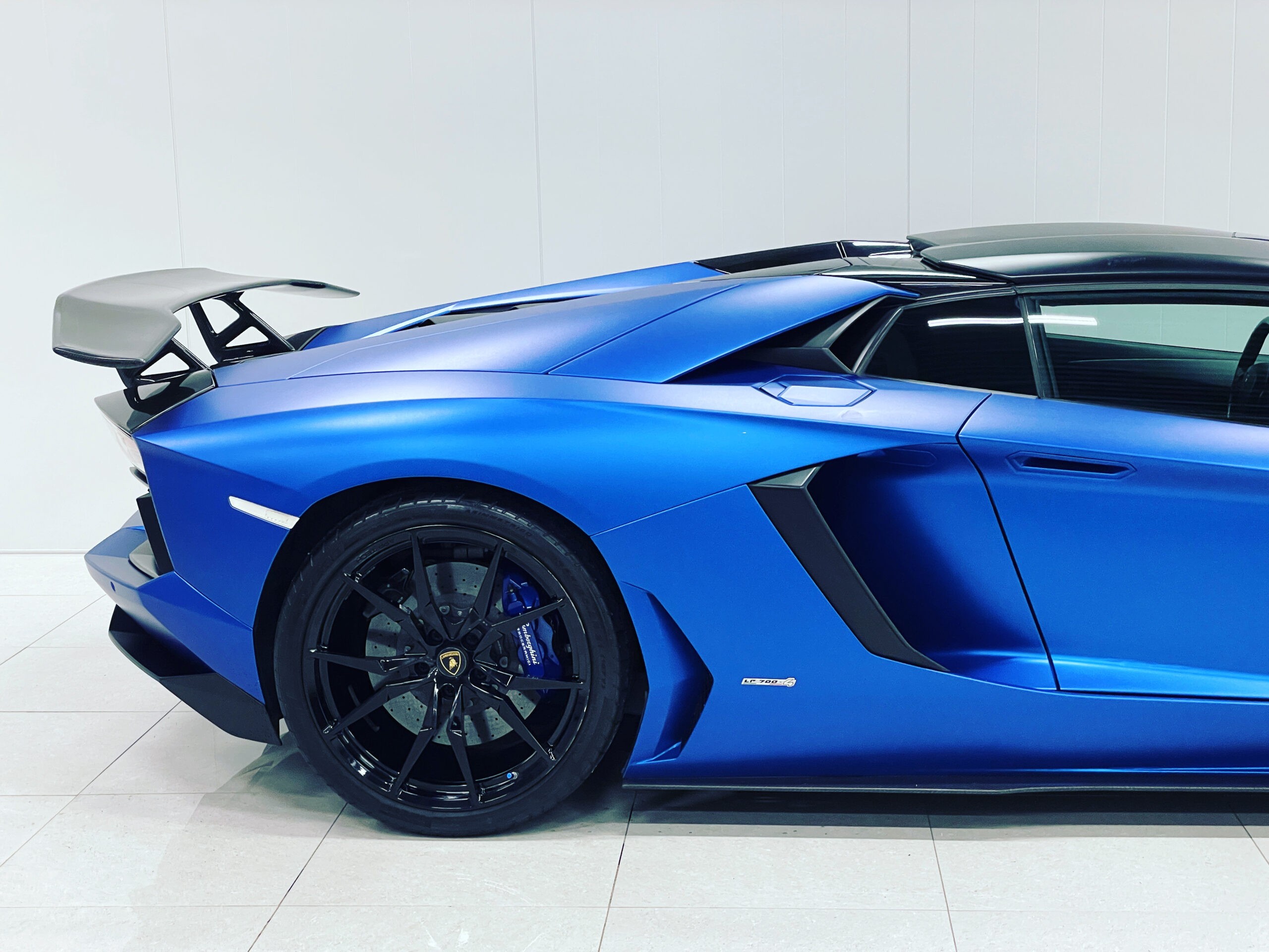 Lamborghini Aventador 6,5 V12 LP700-4 Roadster "Ad Personam" 700 ch — photo 11