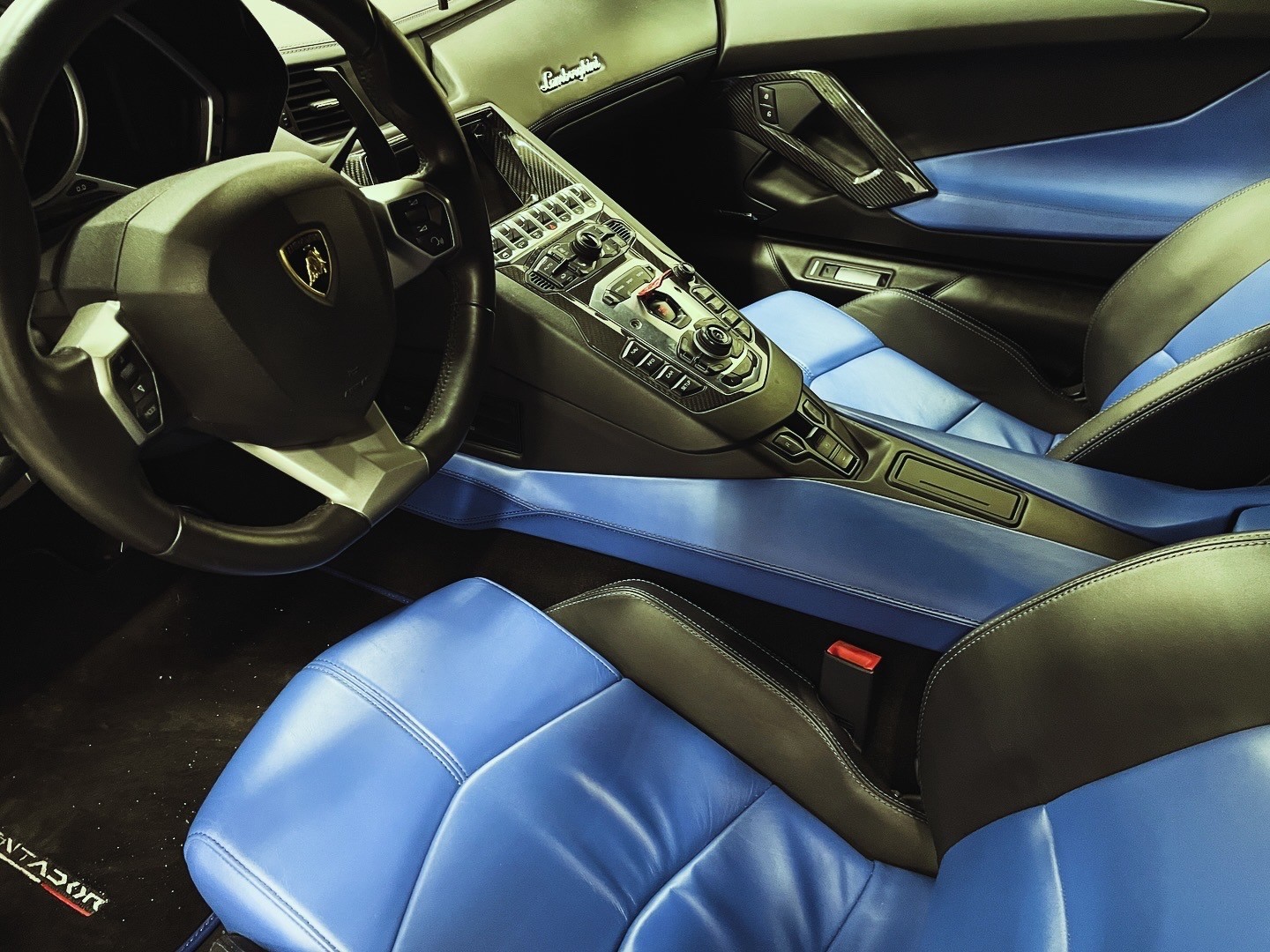 Lamborghini Aventador 6,5 V12 LP700-4 Roadster "Ad Personam" 700 ch — photo 7