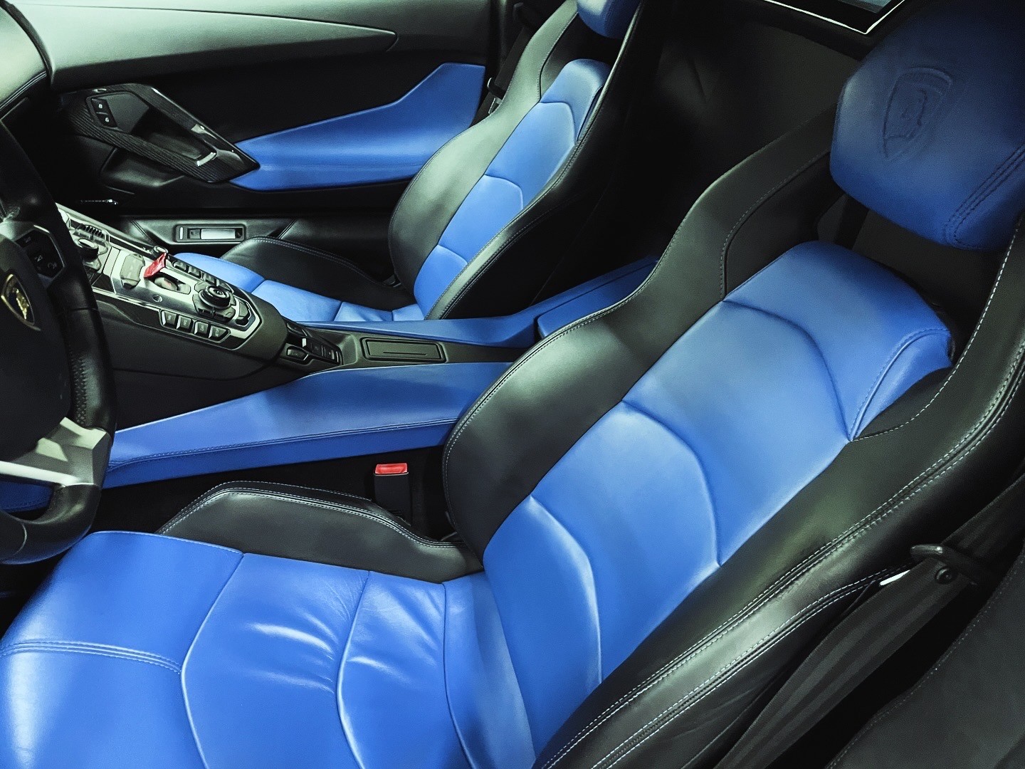 Lamborghini Aventador 6,5 V12 LP700-4 Roadster "Ad Personam" 700 ch — photo 10