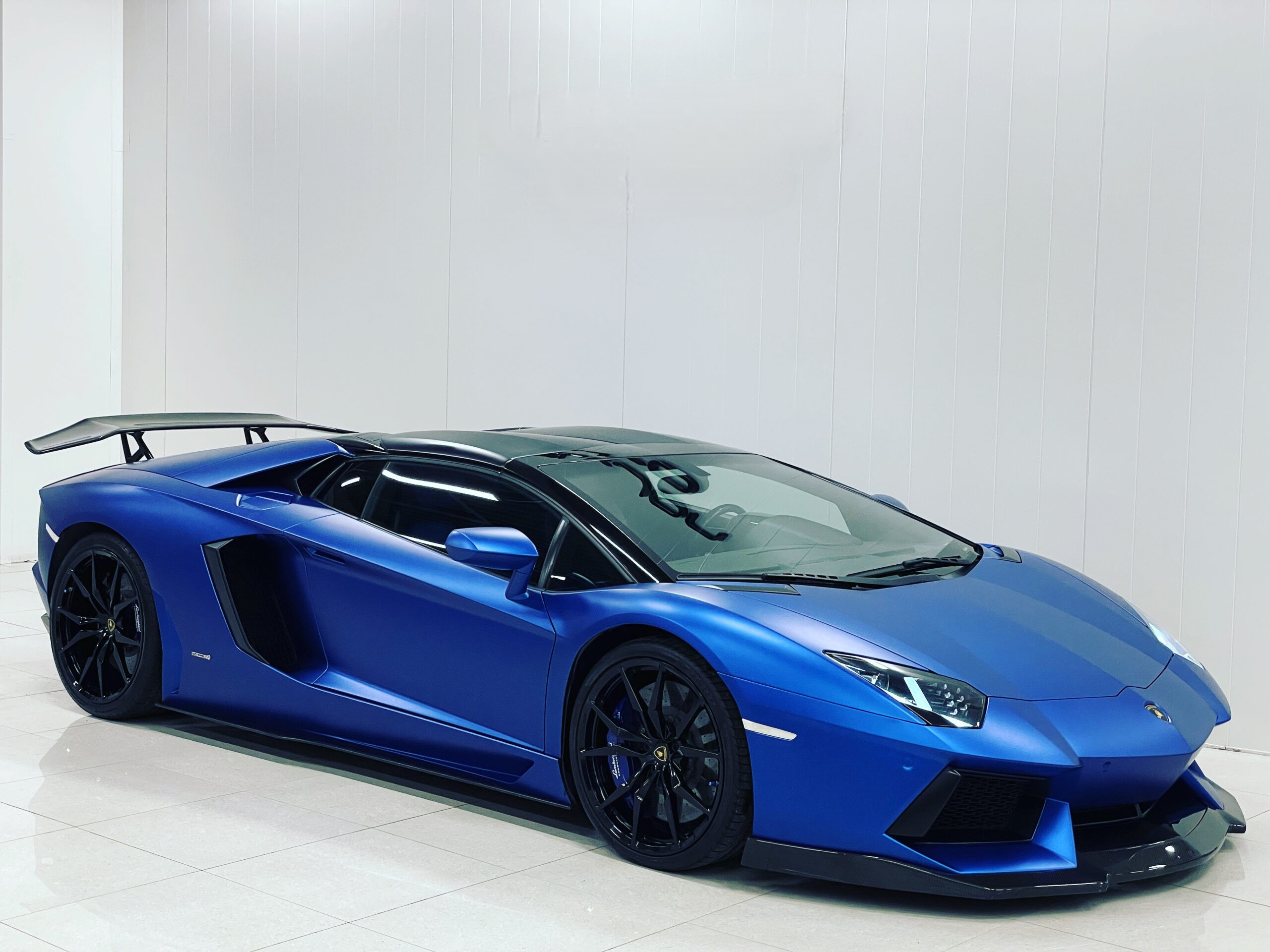 Lamborghini Aventador 6,5 V12 LP700-4 Roadster "Ad Personam" 700 ch — photo 3