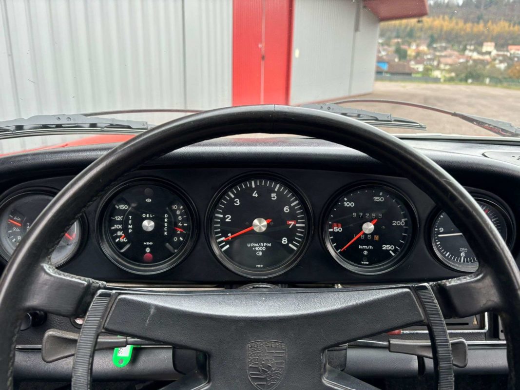 Porsche 911 2,4 L E 190 ch — photo 5