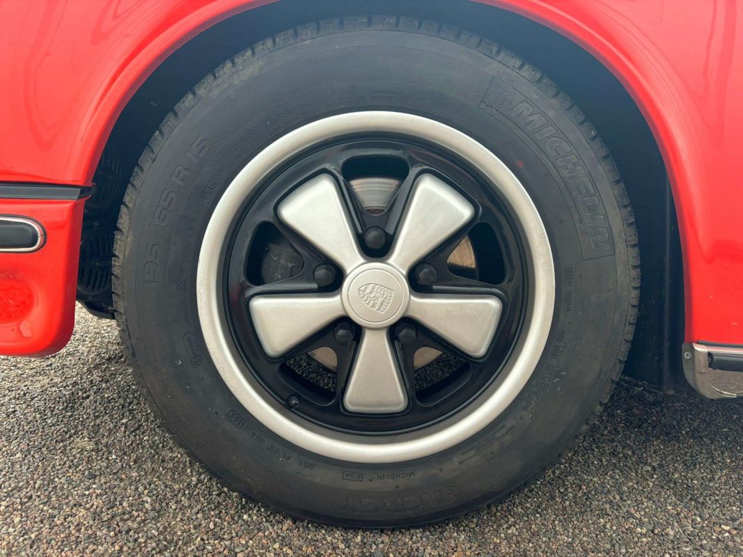 Porsche 911 2,4 L E 190 ch — photo 8