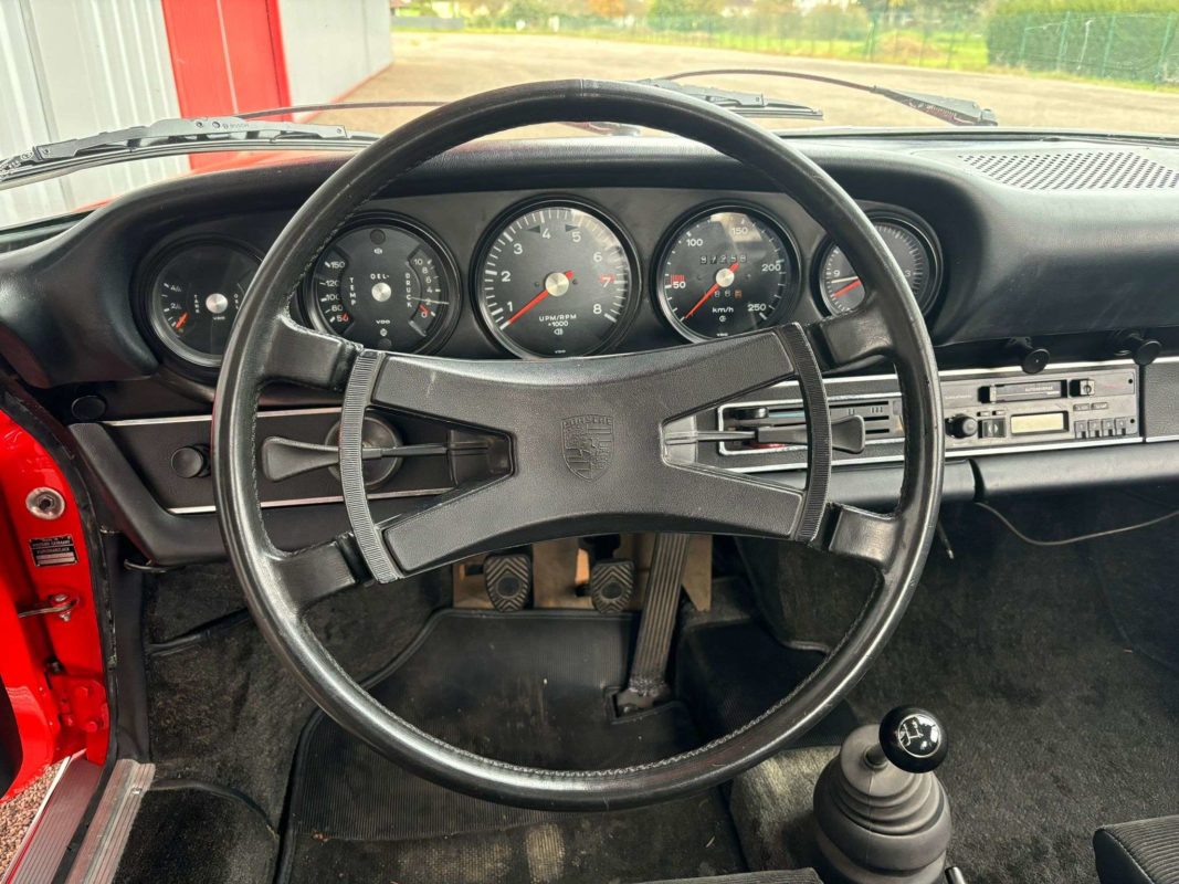 Porsche 911 2,4 L E 190 ch — photo 14