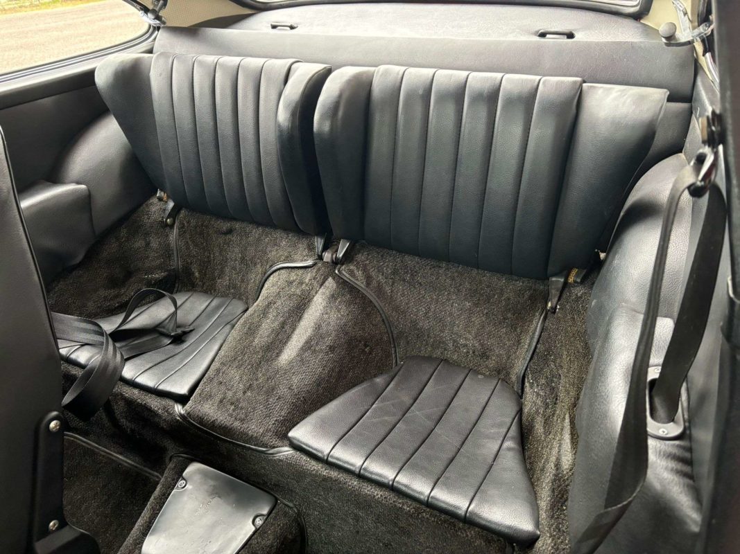 Porsche 911 2,4 L E 190 ch — photo 15