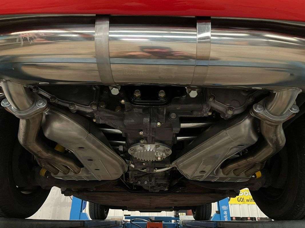 Porsche 911 2,4 L E 190 ch — photo 27