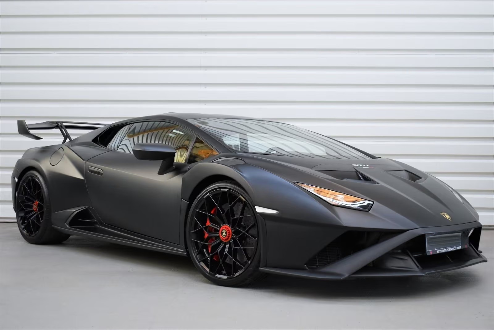 Lamborghini Huracàn 5,2 V10 STO 640 ch — photo 3