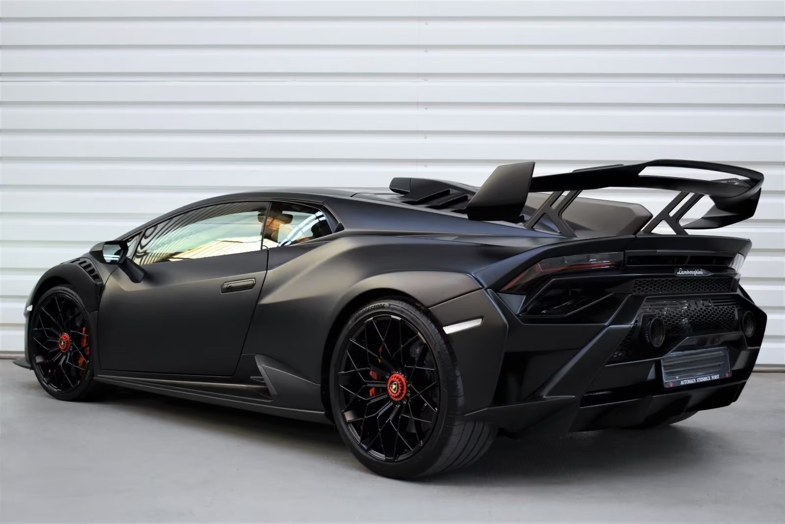 Lamborghini Huracàn 5,2 V10 STO 640 ch — photo 4