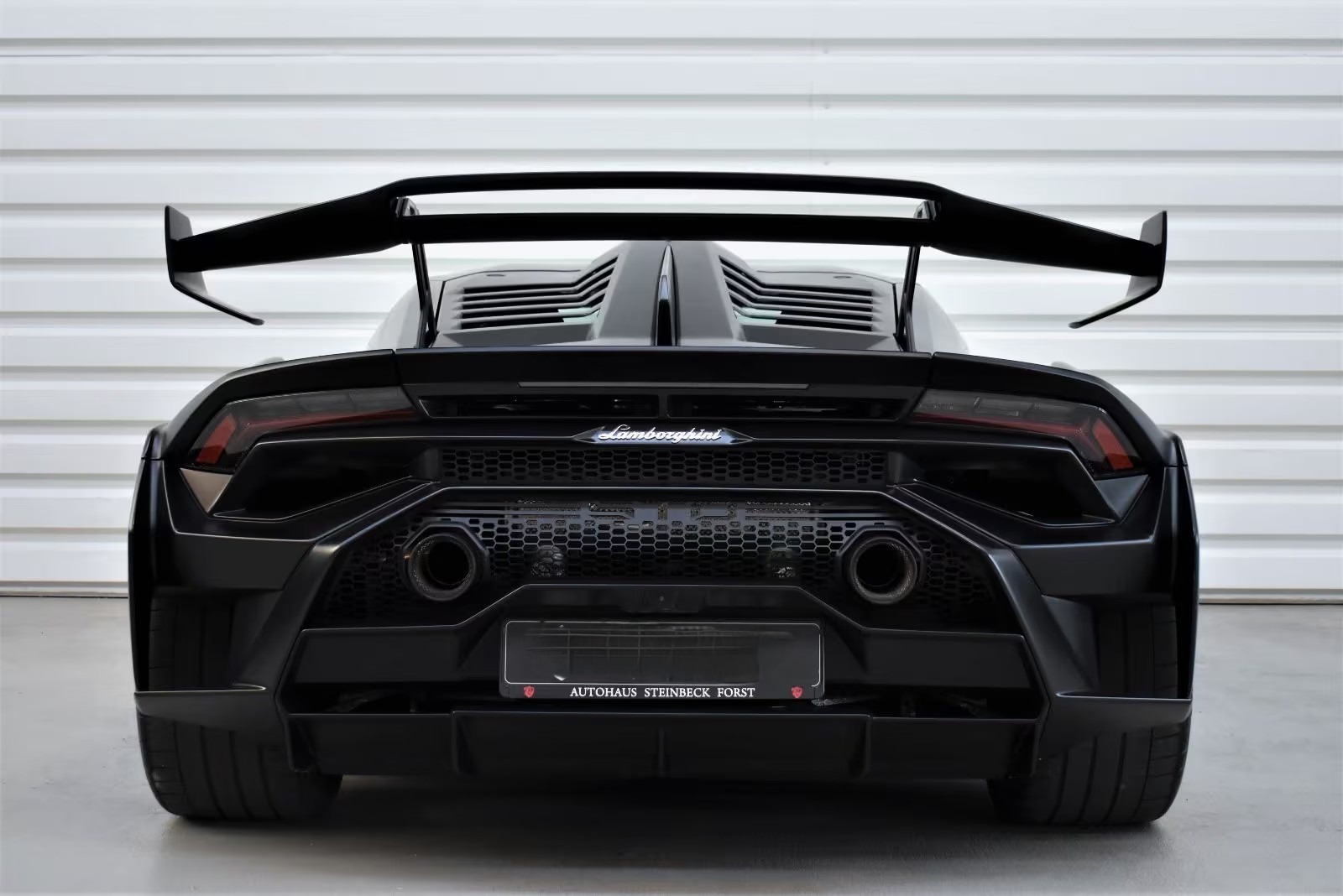 Lamborghini Huracàn 5,2 V10 STO 640 ch — photo 5