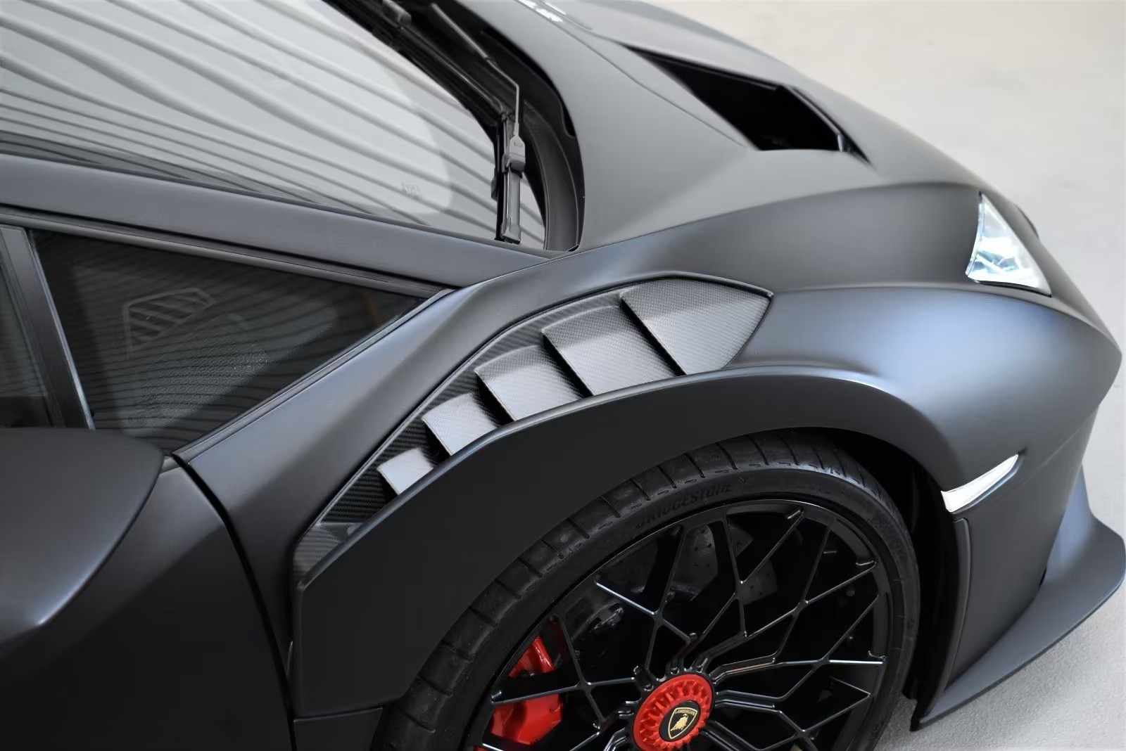Lamborghini Huracàn 5,2 V10 STO 640 ch — photo 10