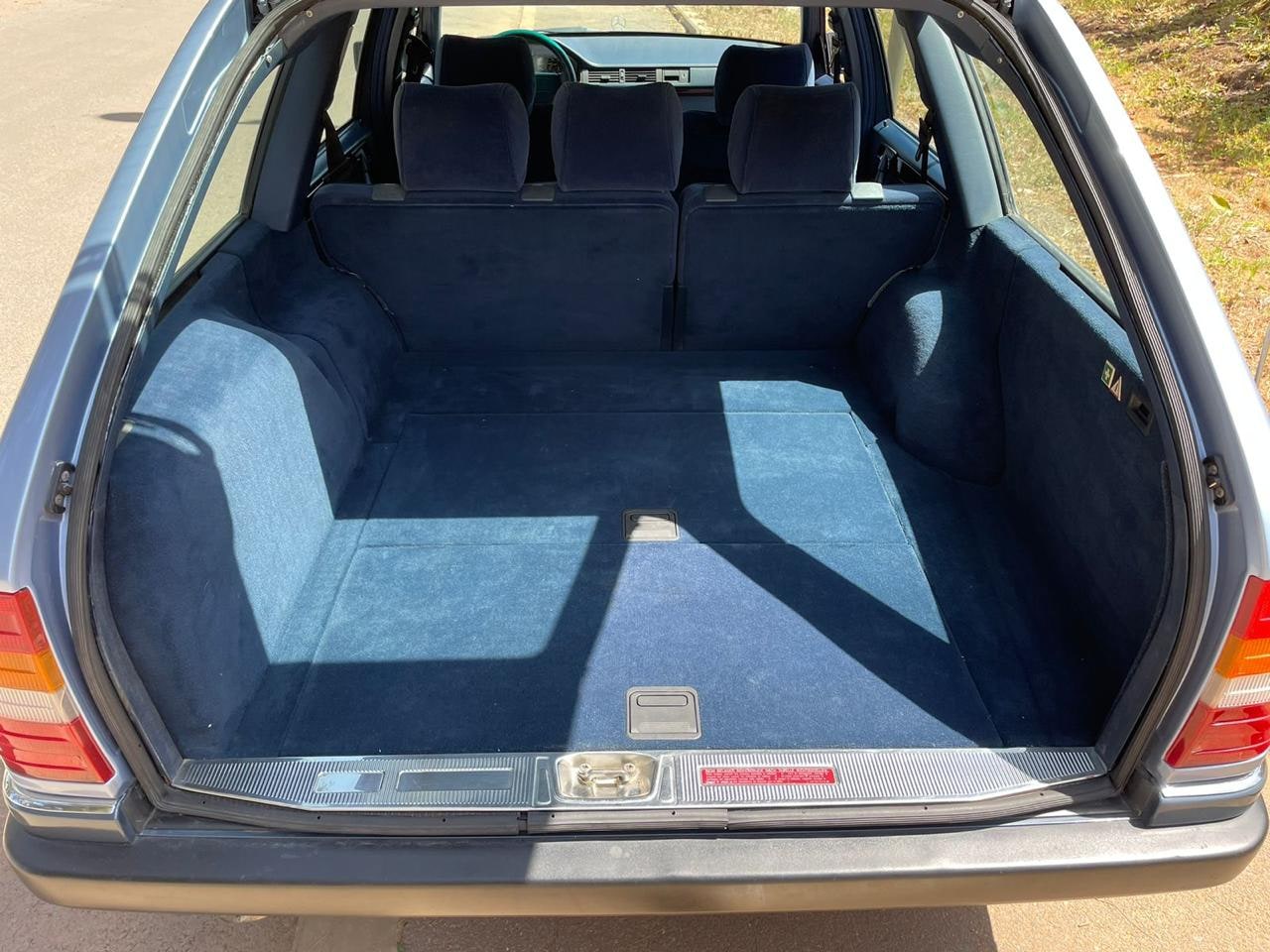 Mercedes 300 3.0 TE 180 ch — photo 3