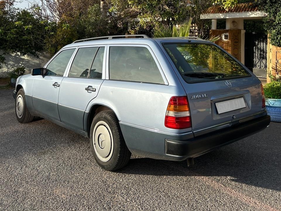 Mercedes 300 3.0 TE 180 ch — photo 9