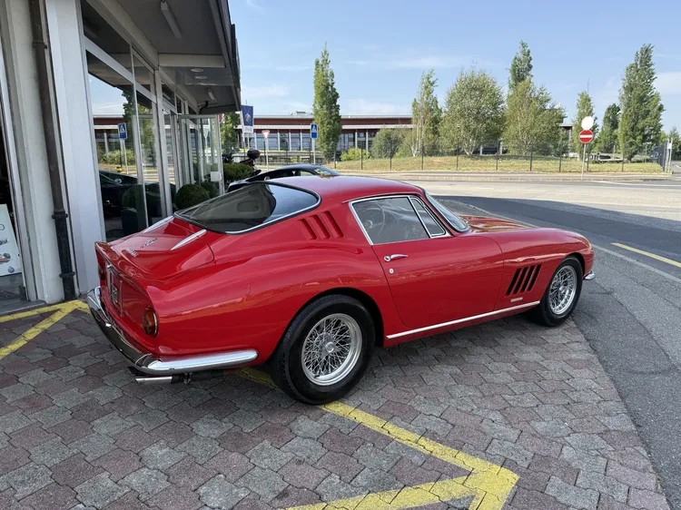 Ferrari 275 3,3 V12 GTB/4 300 ch — photo 5
