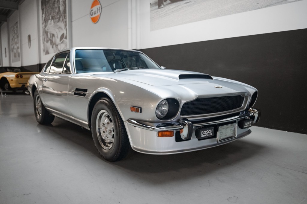 Aston Martin V8 5,3 V8 mk3 / Matching Numbers / RHD 315 ch — photo 6