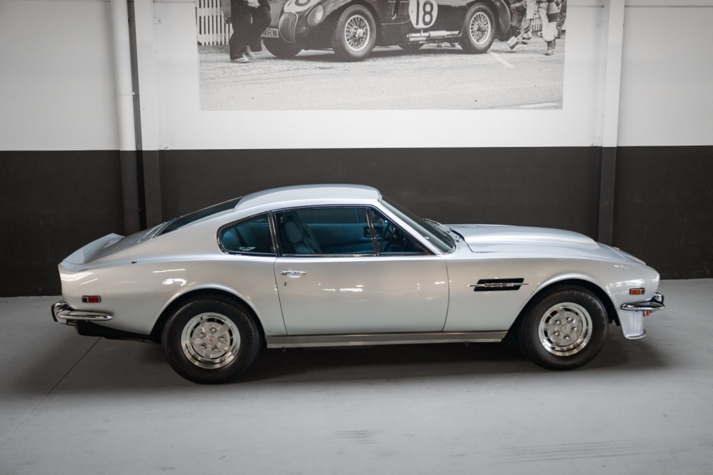 Aston Martin V8 5,3 V8 mk3 / Matching Numbers / RHD 315 ch — photo 11