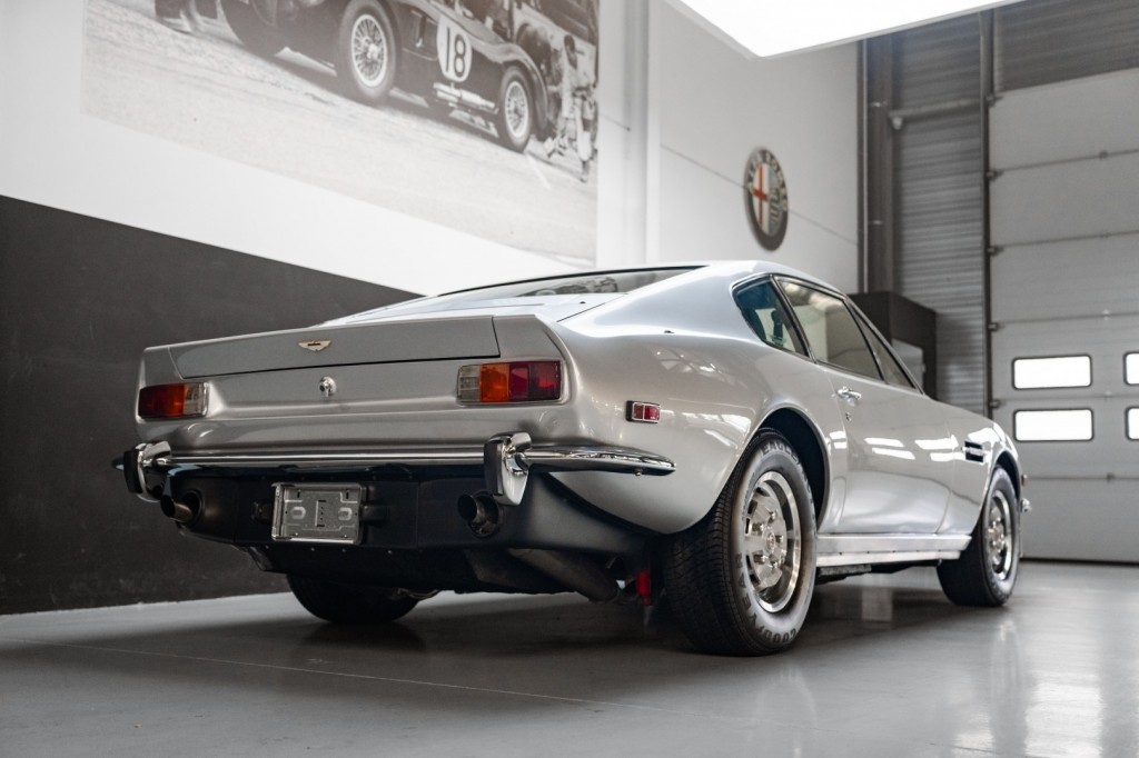 Aston Martin V8 5,3 V8 mk3 / Matching Numbers / RHD 315 ch — photo 12