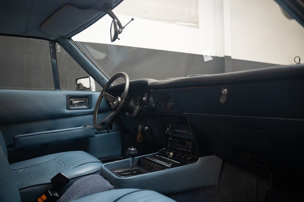 Aston Martin V8 5,3 V8 mk3 / Matching Numbers / RHD 315 ch — photo 18