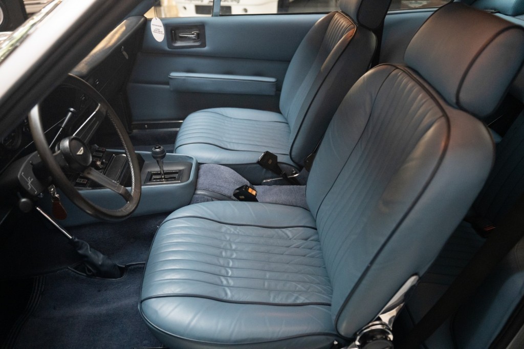 Aston Martin V8 5,3 V8 mk3 / Matching Numbers / RHD 315 ch — photo 20