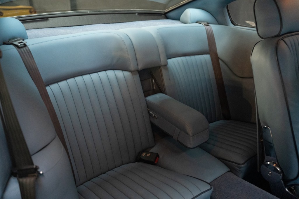 Aston Martin V8 5,3 V8 mk3 / Matching Numbers / RHD 315 ch — photo 23