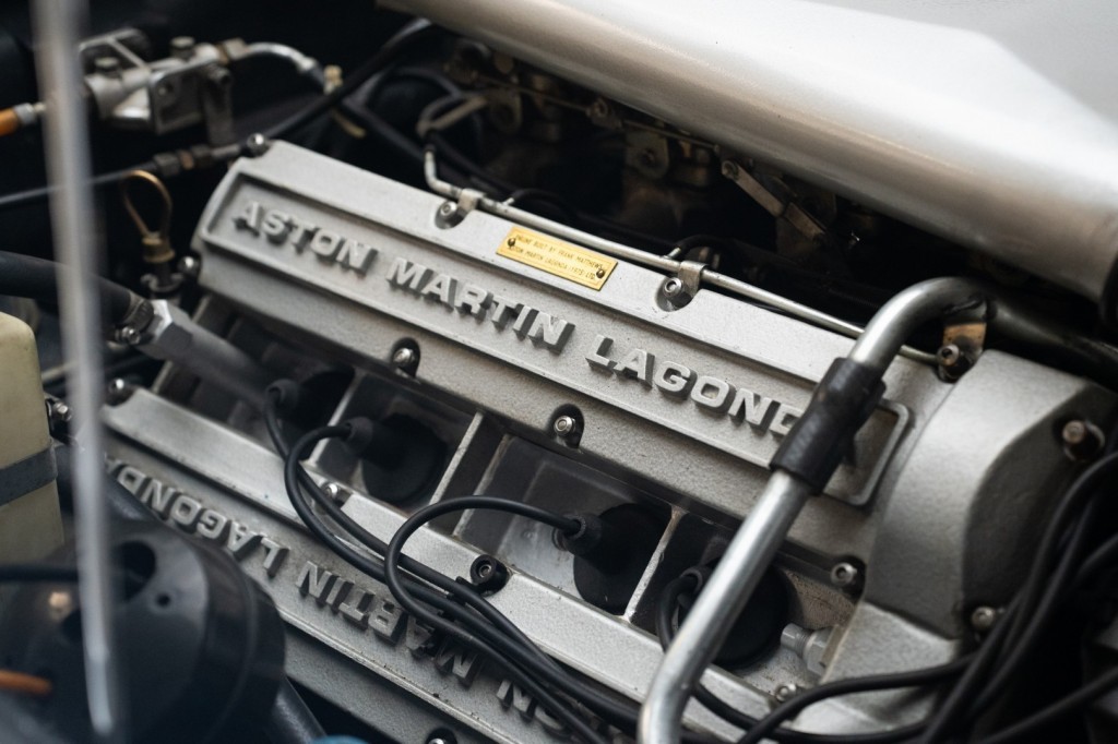Aston Martin V8 5,3 V8 mk3 / Matching Numbers / RHD 315 ch — photo 24