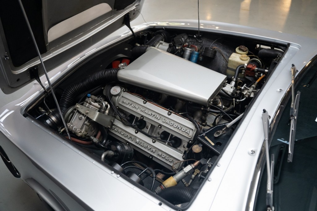 Aston Martin V8 5,3 V8 mk3 / Matching Numbers / RHD 315 ch — photo 25