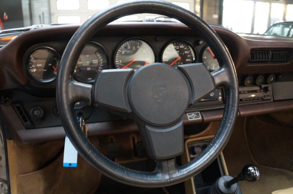 Porsche 911 3.0 SC Targa 204 ch — photo 11