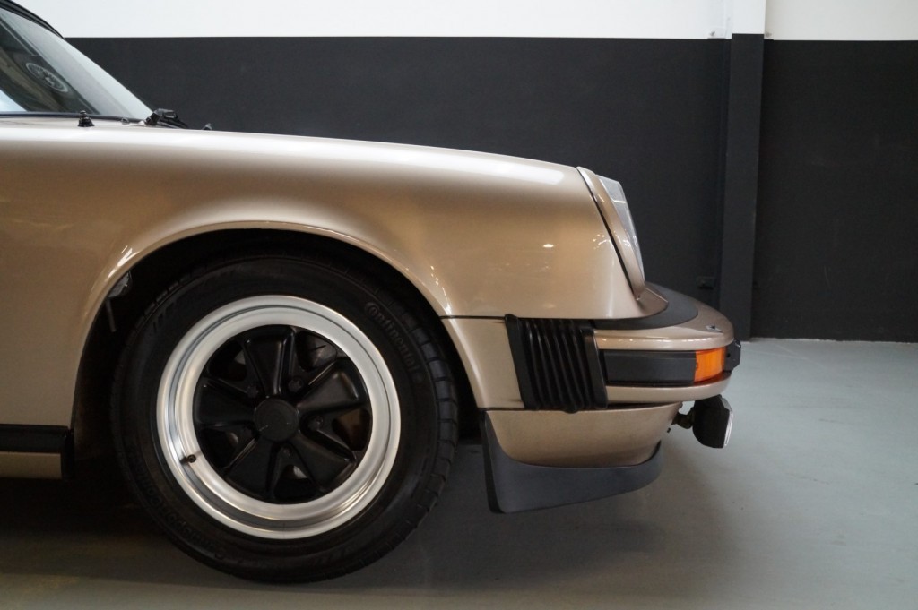 Porsche 911 3.0 SC Targa 204 ch — photo 17