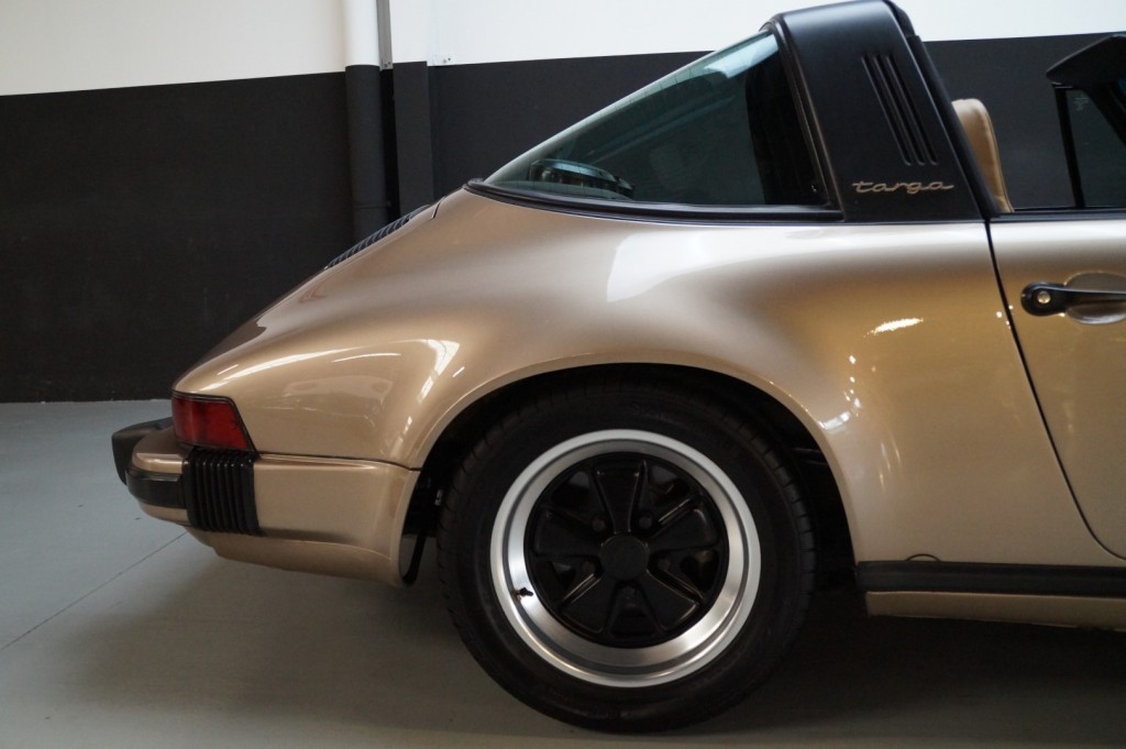 Porsche 911 3.0 SC Targa 204 ch — photo 31
