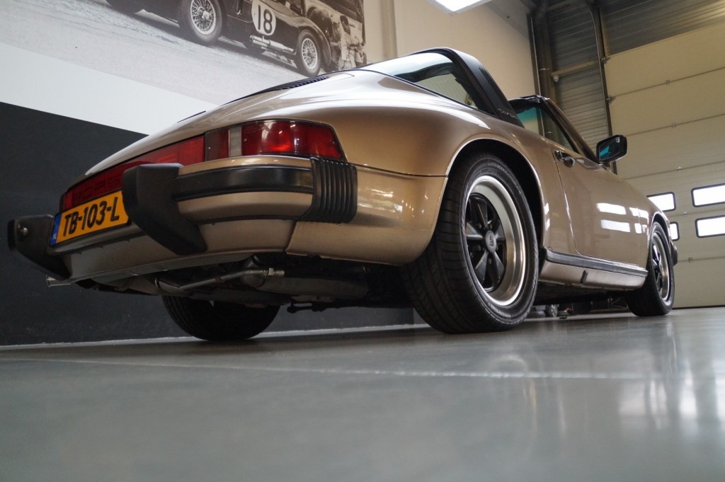 Porsche 911 3.0 SC Targa 204 ch — photo 33