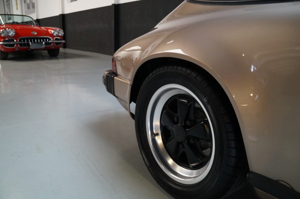 Porsche 911 3.0 SC Targa 204 ch — photo 37