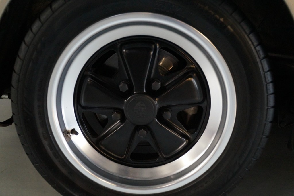 Porsche 911 3.0 SC Targa 204 ch — photo 38
