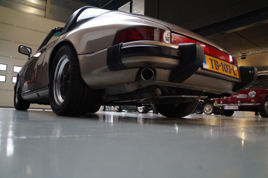 Porsche 911 3.0 SC Targa 204 ch — photo 43