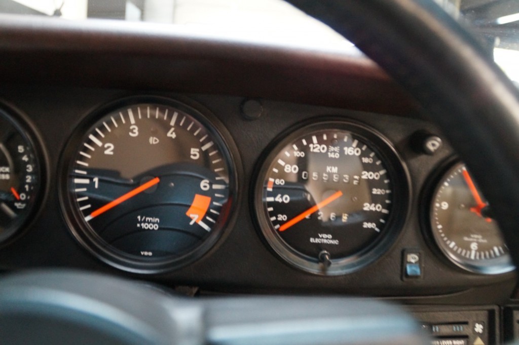 Porsche 911 3.0 SC Targa 204 ch — photo 53
