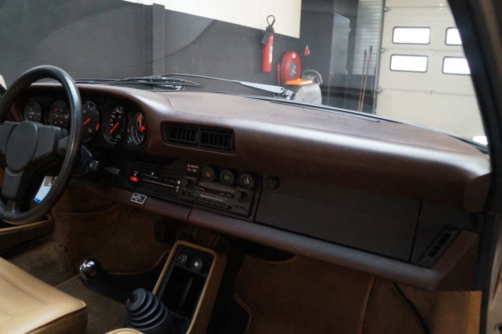 Porsche 911 3.0 SC Targa 204 ch — photo 55