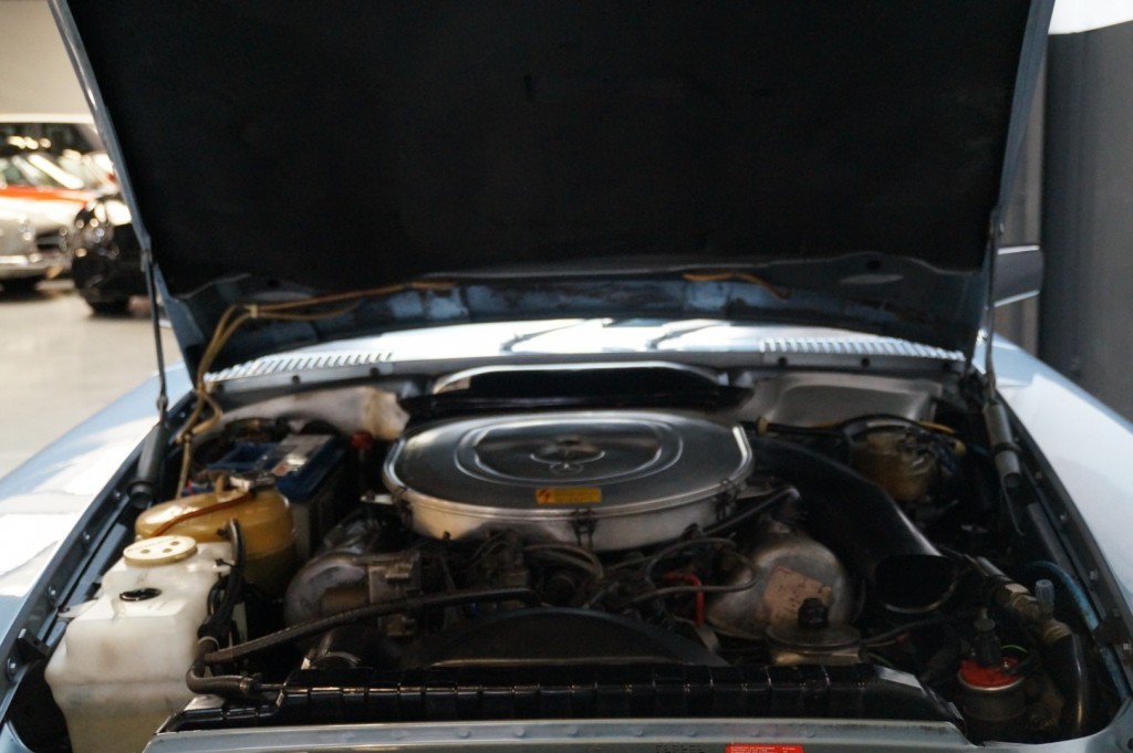 Mercedes-Benz 500 5,0 V8 SL R107 245 ch — photo 10