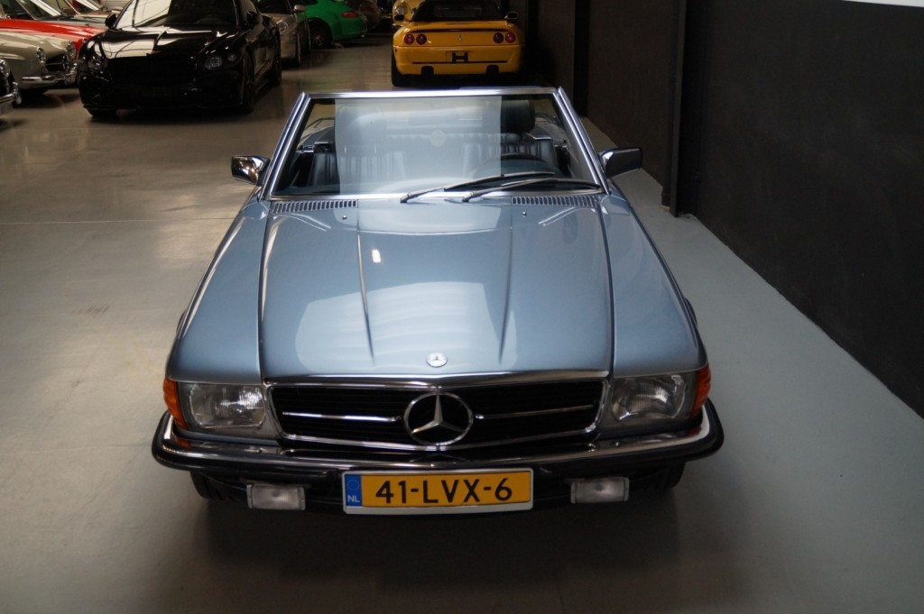 Mercedes-Benz 500 5,0 V8 SL R107 245 ch — photo 21