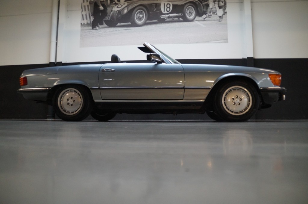 Mercedes-Benz 500 5,0 V8 SL R107 245 ch — photo 22
