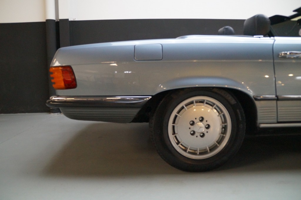Mercedes-Benz 500 5,0 V8 SL R107 245 ch — photo 24