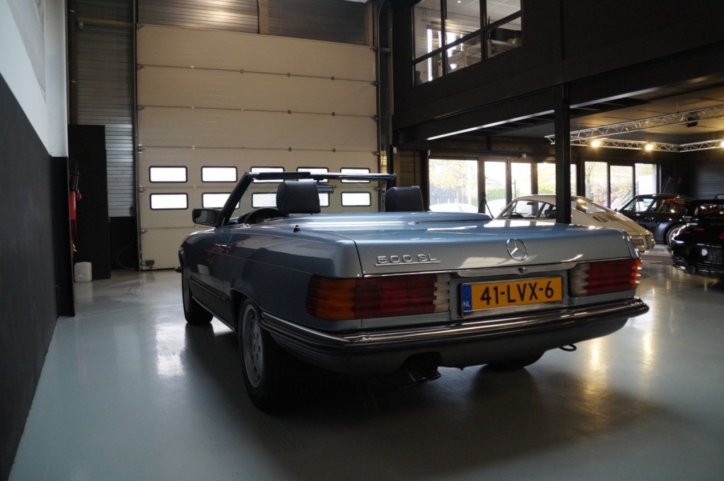 Mercedes-Benz 500 5,0 V8 SL R107 245 ch — photo 30