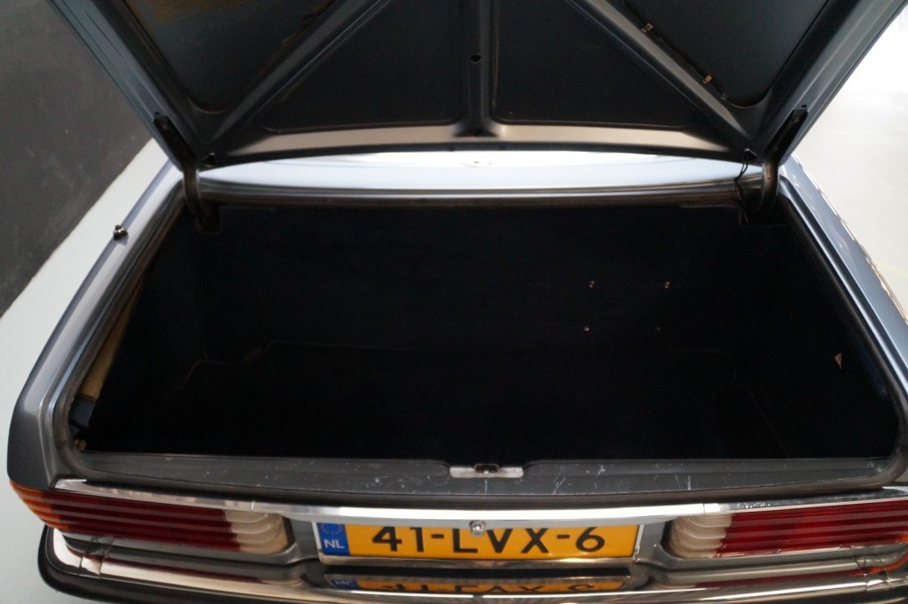 Mercedes-Benz 500 5,0 V8 SL R107 245 ch — photo 38